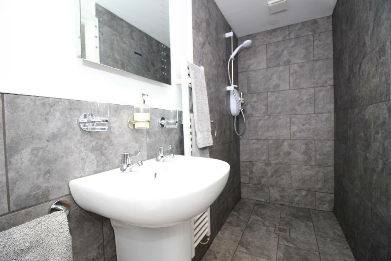 Beautiful Modern Apartment In Bath Exteriör bild